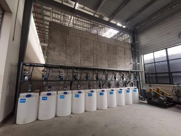 ���̰���